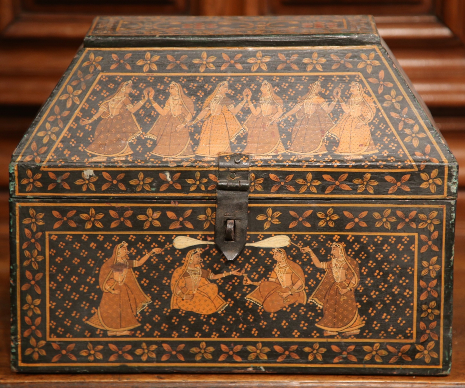 Large decorative box inspired by French 18th century – French Address