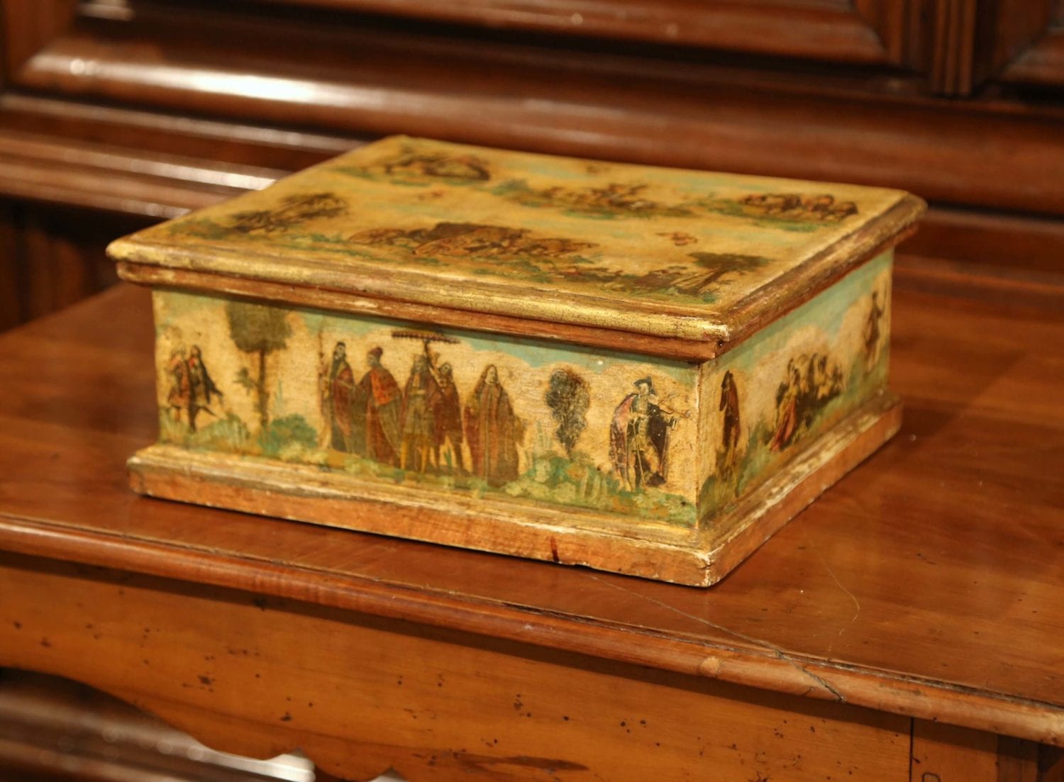 Large decorative box inspired by French 18th century