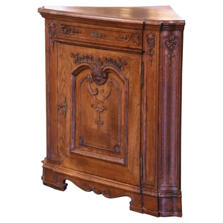 Early 20th Century French Louis XIV Carved Oak "Encoignure" or Corner Cabinet