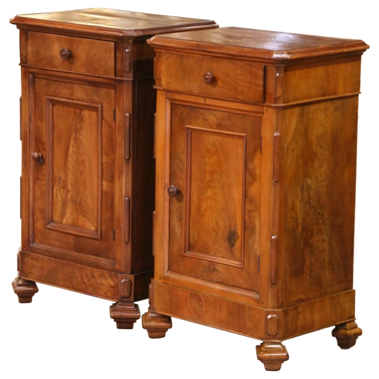 Pair of 19th Century French Louis Philippe Walnut Nightstands with Marquetry Top