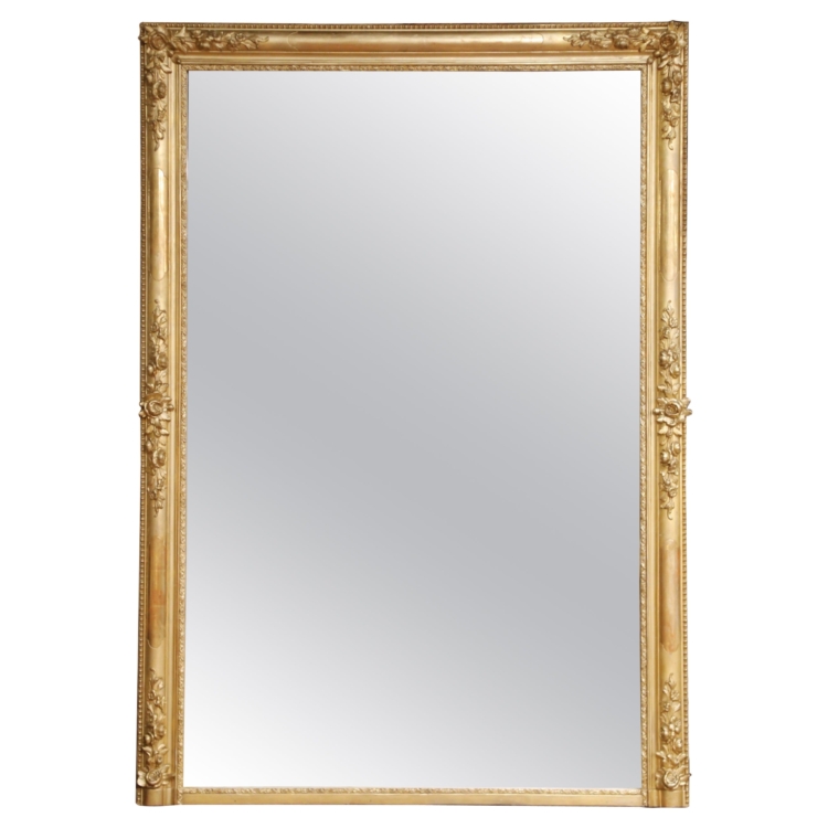 19th Century French Louis Philippe Giltwood Mantel Mirror with Floral Carvings
