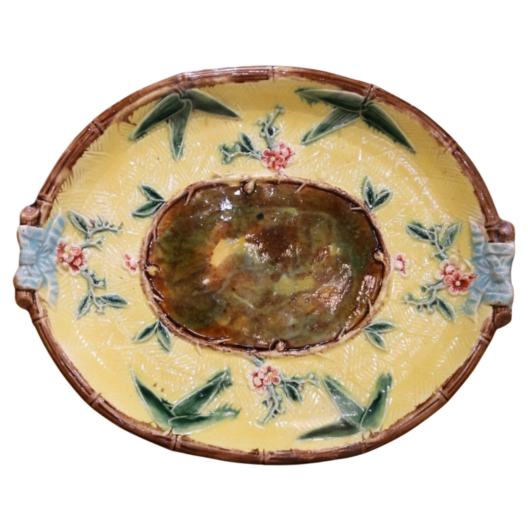 Early 20th Century French Majolica Wall Hanging Platter with Floral Motifs