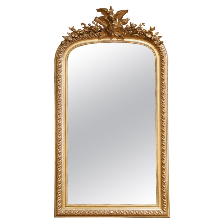 19th Century French Louis XVI Giltwood Mirror with Lovebirds and Floral Crest